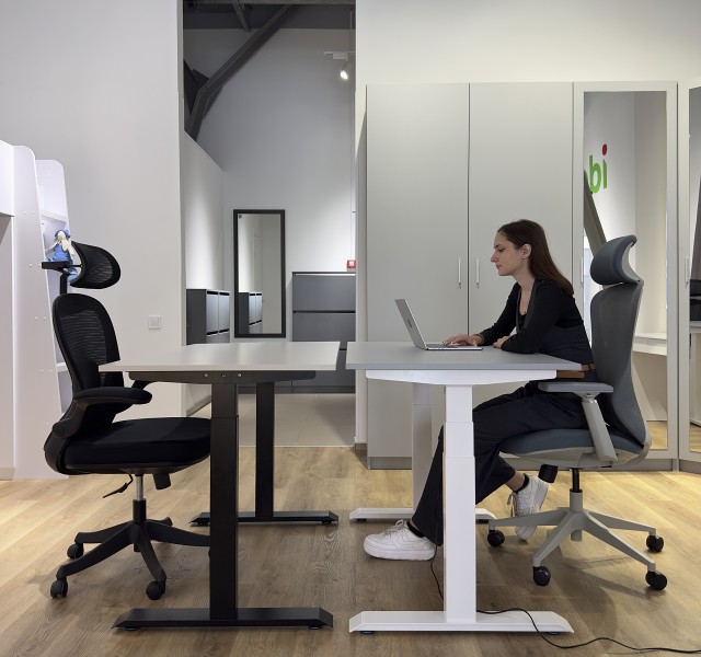 Стіл з регулюванням висоти Dual