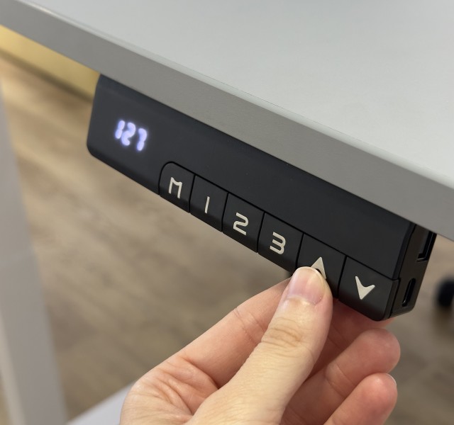 Стіл з регулюванням висоти Dual