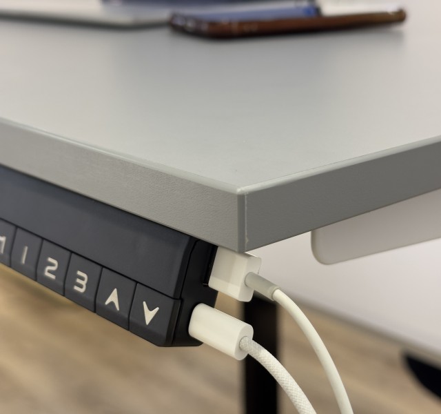 Стіл з регулюванням висоти Dual